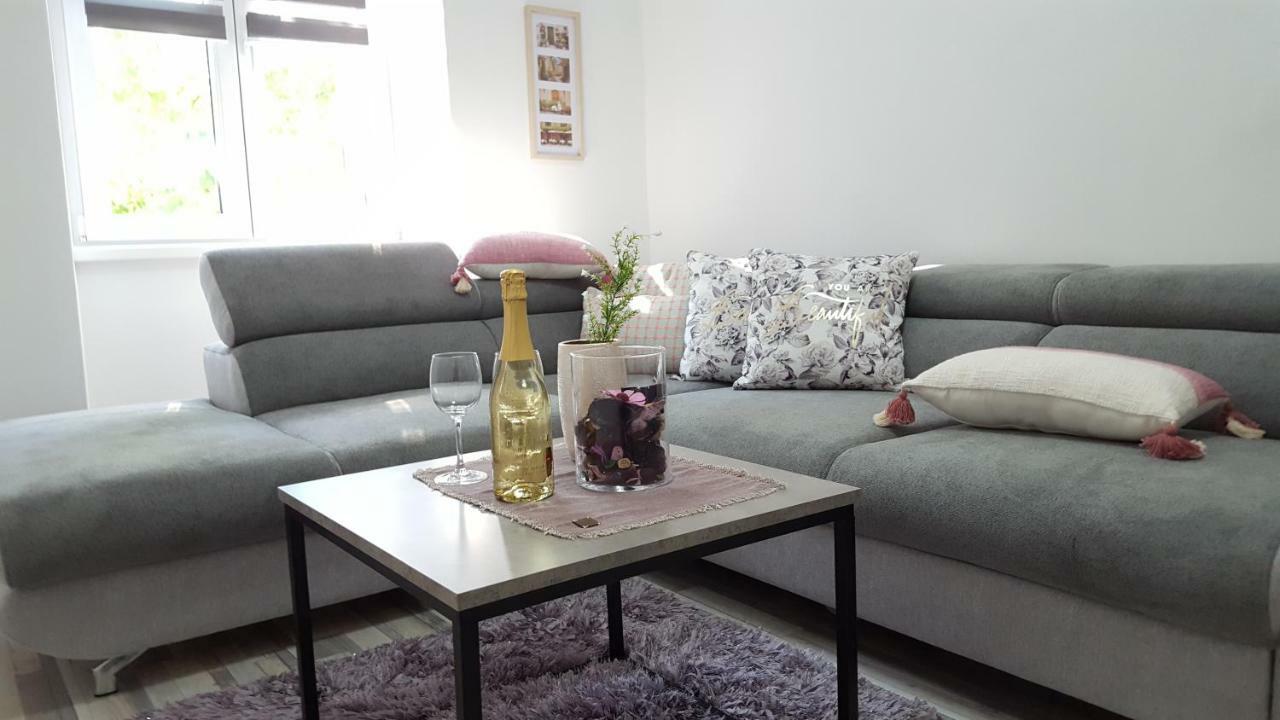 Apartment Imperia *** Pula Extérieur photo