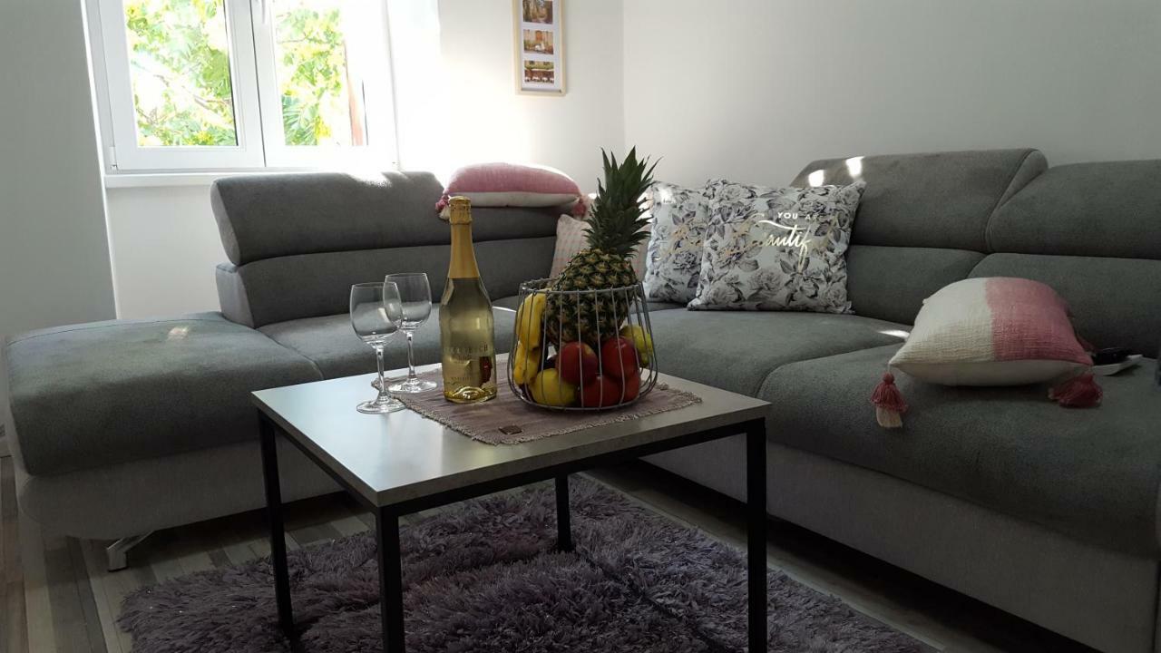 Apartment Imperia *** Pula Extérieur photo