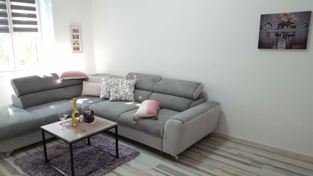 Apartment Imperia *** Pula Extérieur photo